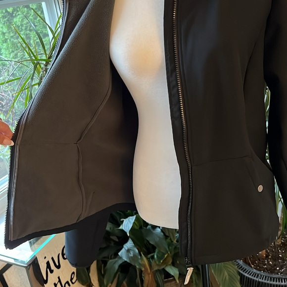 Bench jacket size extra large black outside, gray interior excellent condition - Picture 9 of 12